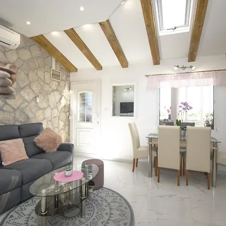 Ferienhaus Stone House Blaca *