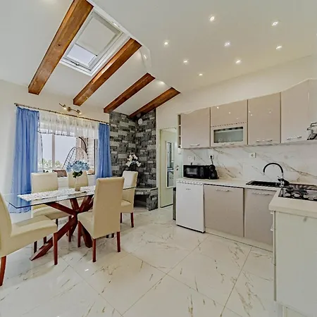 Stone House Blaca *