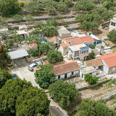 Stone House Blaca Ferienhaus