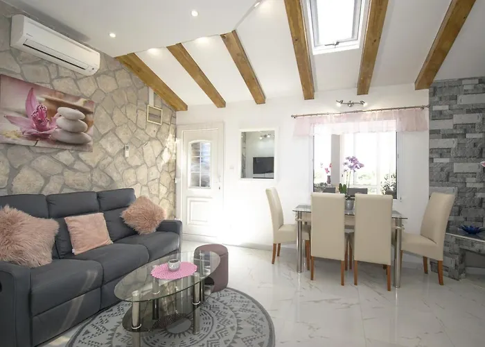 Ferienhaus Stone House Blaca *