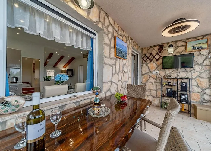 Stone House Blaca Ferienhaus *